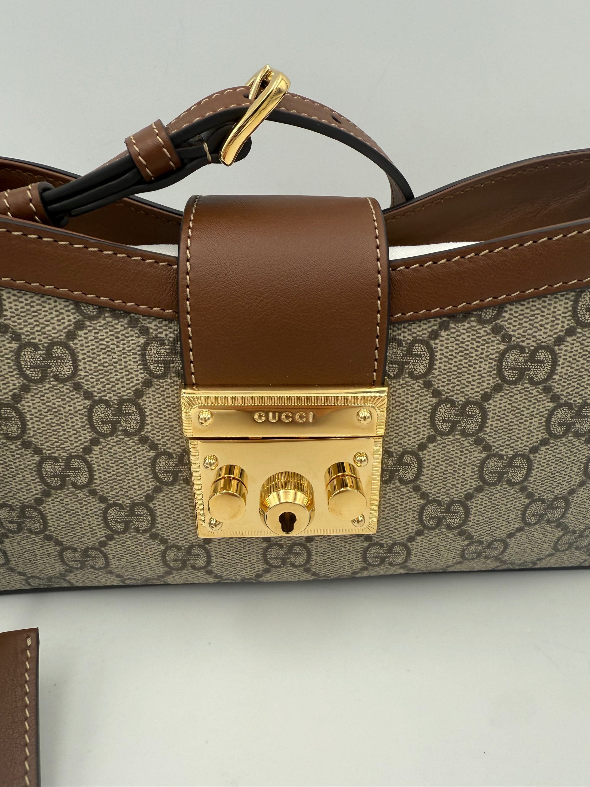 GUCCI PADLOCK GG Supreme Shoulder Bag
