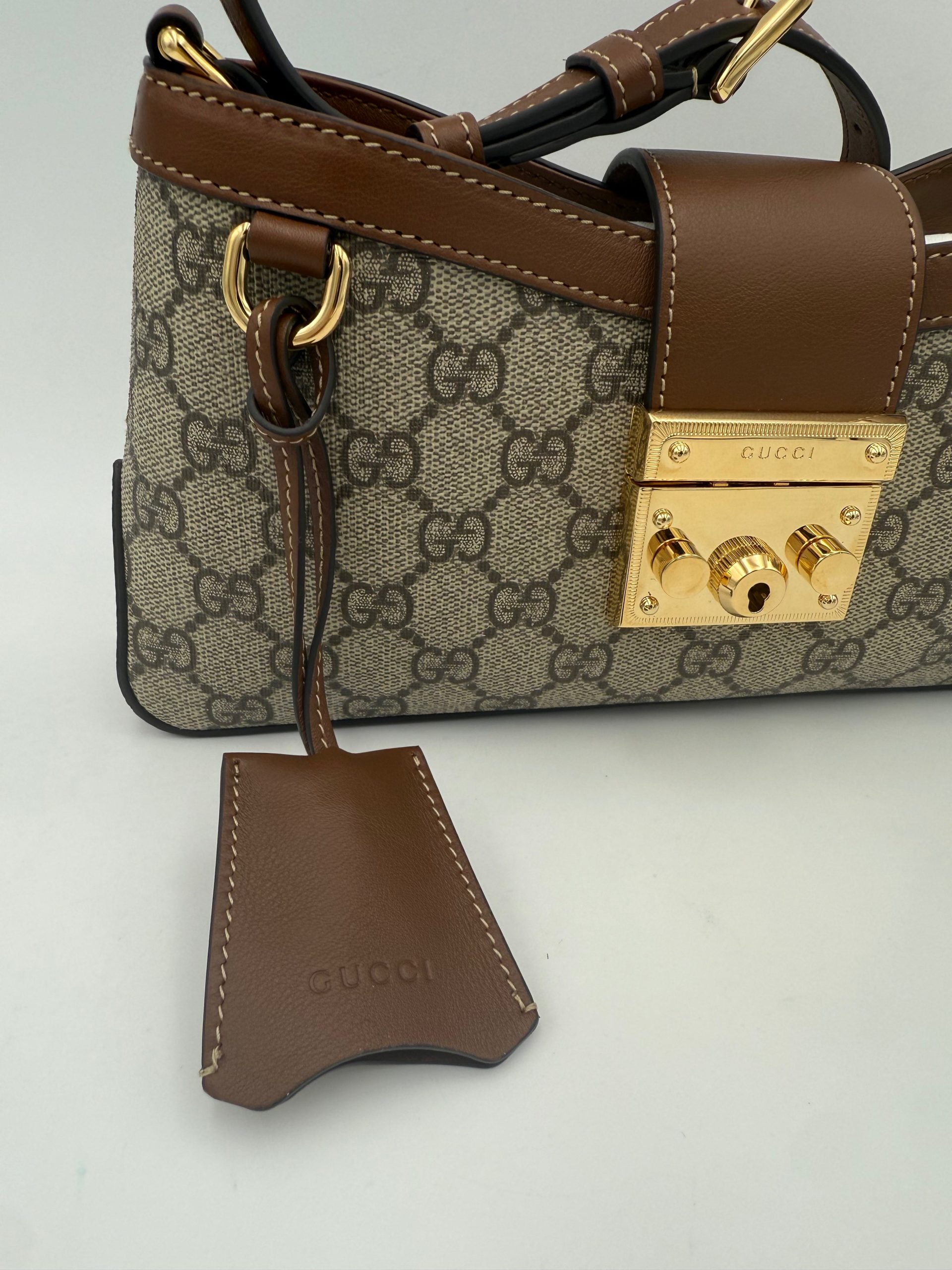 GUCCI PADLOCK GG Supreme Shoulder Bag