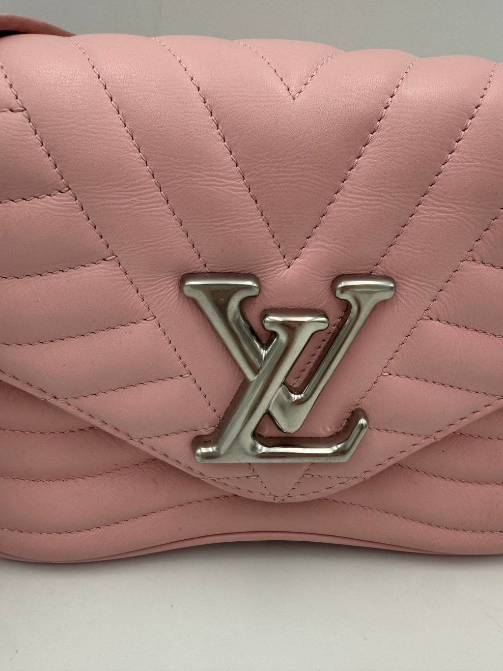 LOUIS VUITTON NEW WAVE Rosa MM Leather Handbag