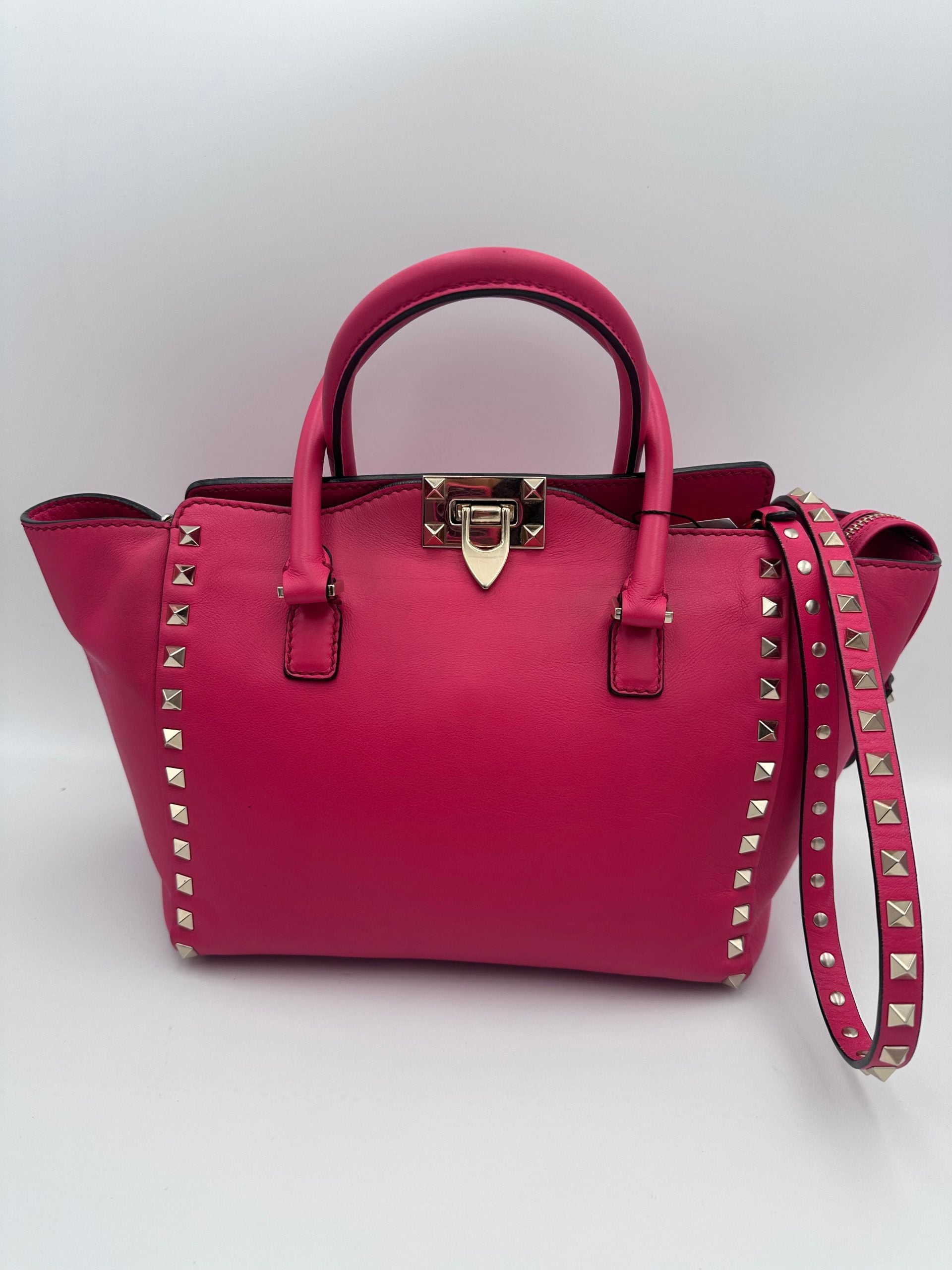 VALENTINO GARAVANI Rockstud Medium Pink Handbag