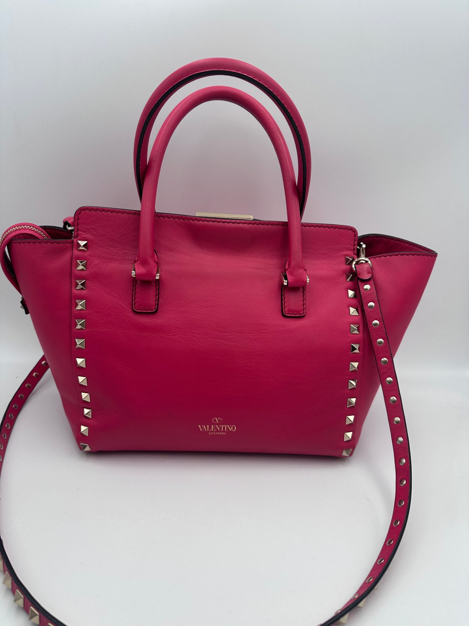 VALENTINO GARAVANI Rockstud Medium Pink Handbag