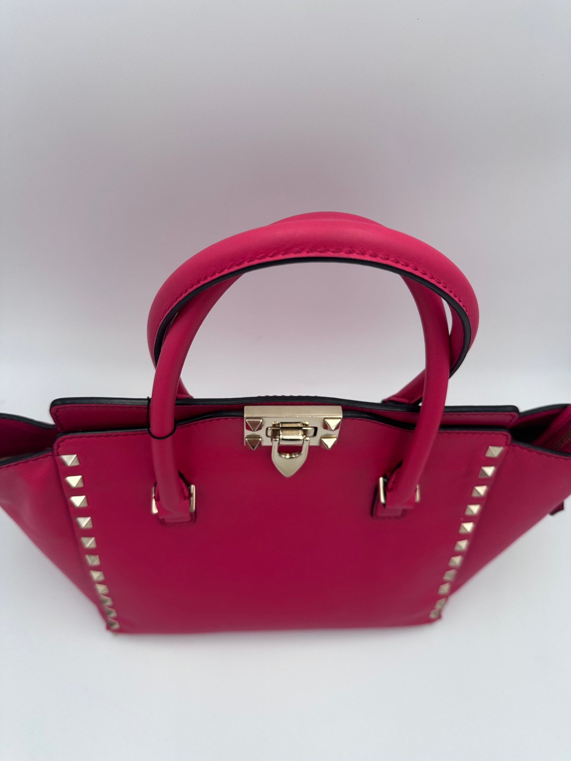 VALENTINO GARAVANI Rockstud Medium Pink Handbag
