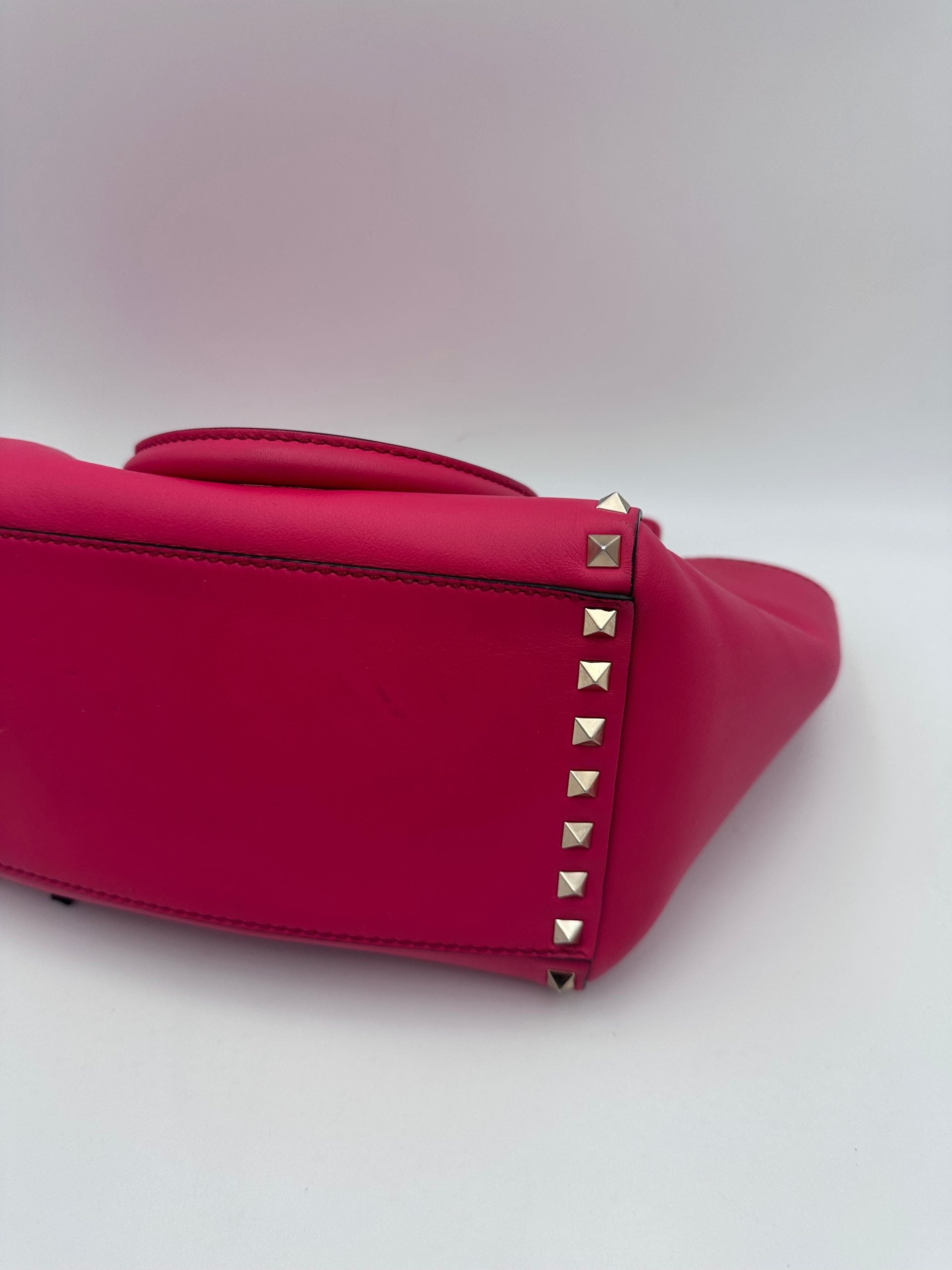 VALENTINO GARAVANI Rockstud Medium Pink Handbag