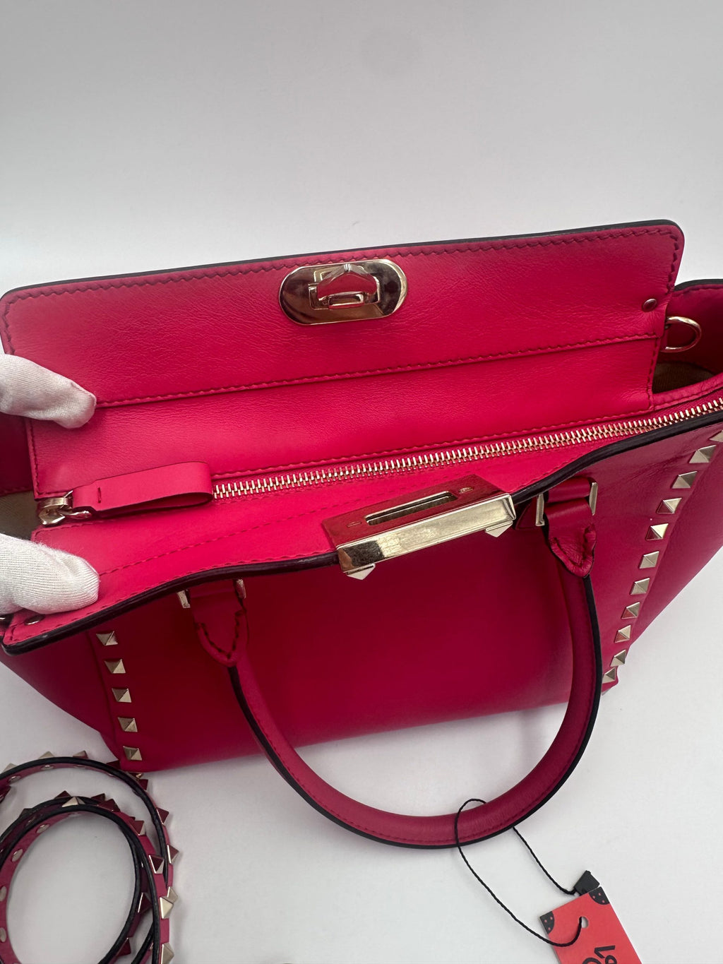 VALENTINO GARAVANI Rockstud Medium Pink Handbag