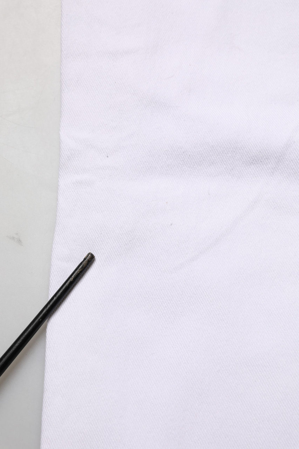 White Cotton Tattered Men Slim Fit Denim Jeans