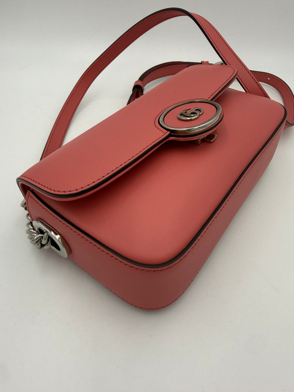 GUCCI GG Marmont in Leather Shoulder Bag