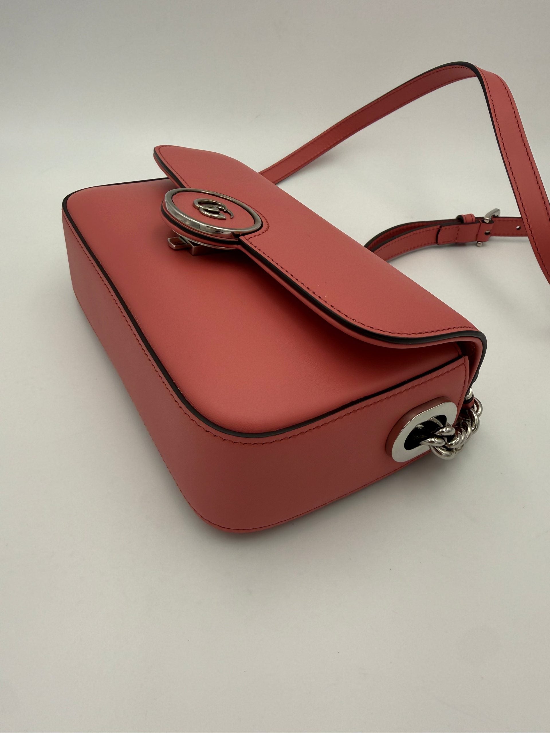 GUCCI GG Marmont in Leather Shoulder Bag