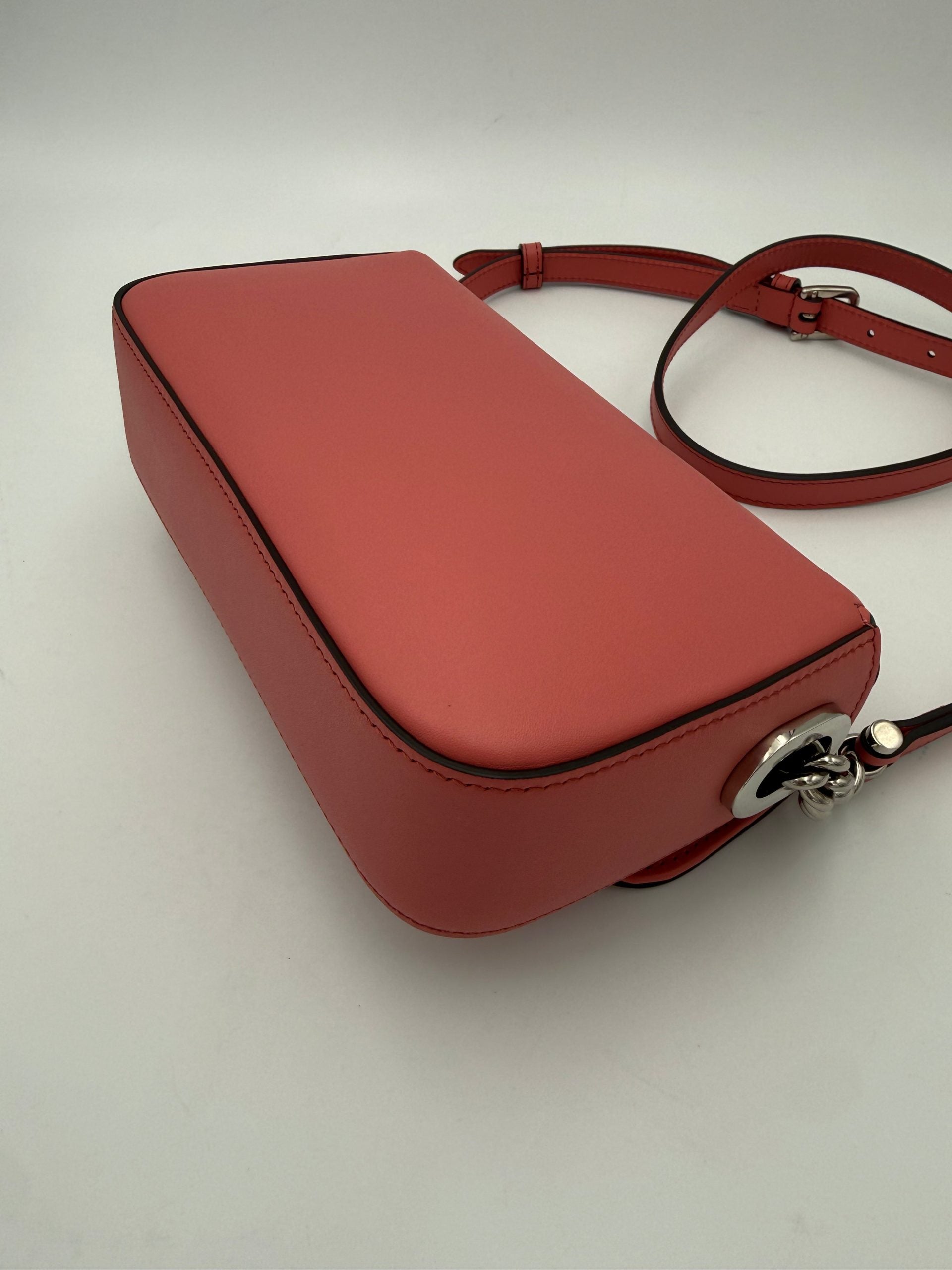 GUCCI GG Marmont in Leather Shoulder Bag