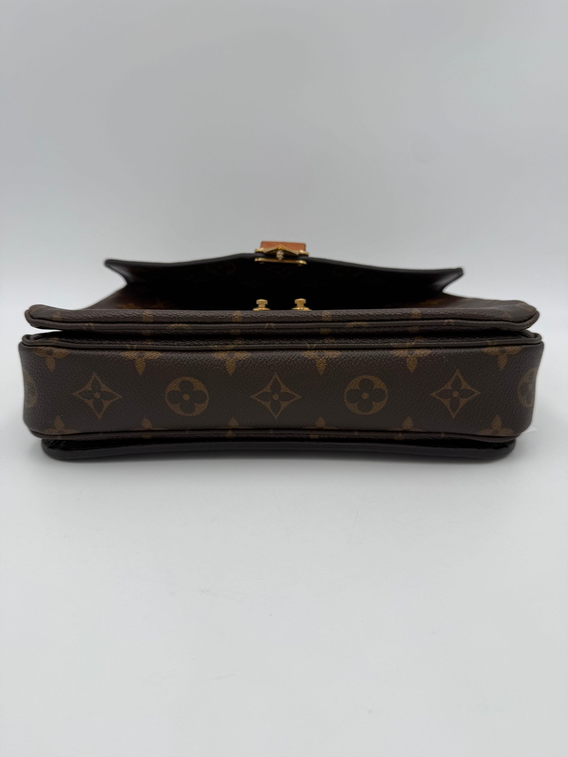 LOUIS VUITTON METIS Monogram Handbag