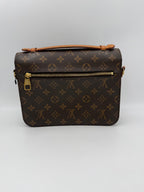LOUIS VUITTON METIS Monogram Handbag