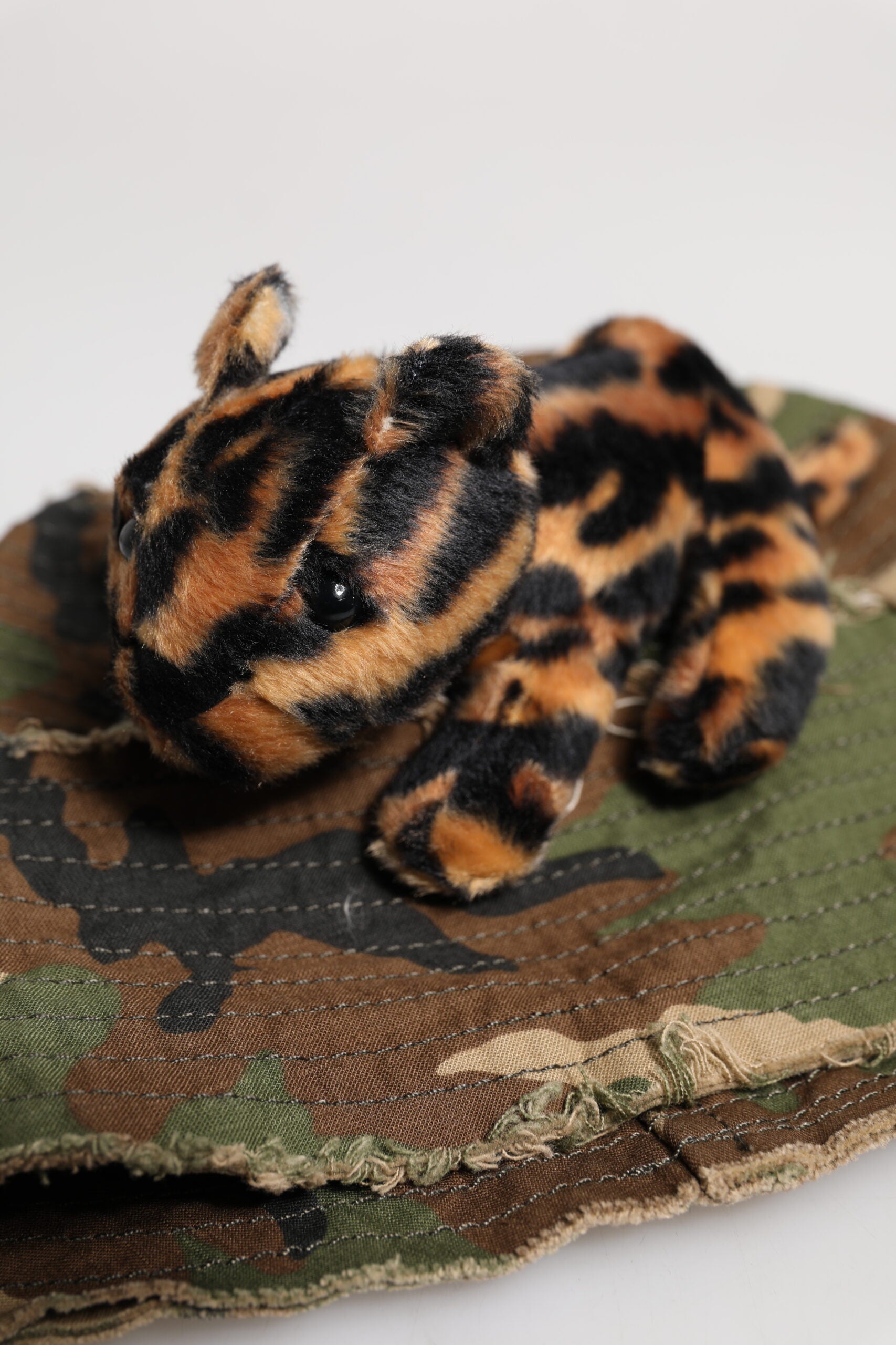 Multicolor Leopard Embellish Wide Brim Bucket Hat