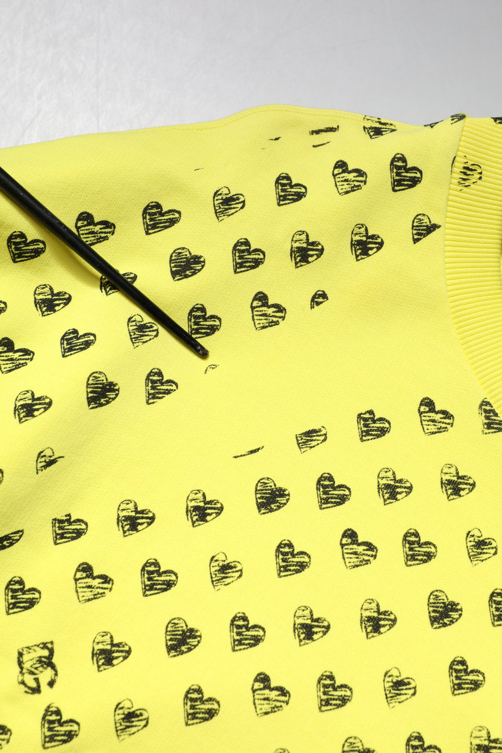 Yellow Heart Crew Neck Men Pullover Sweater