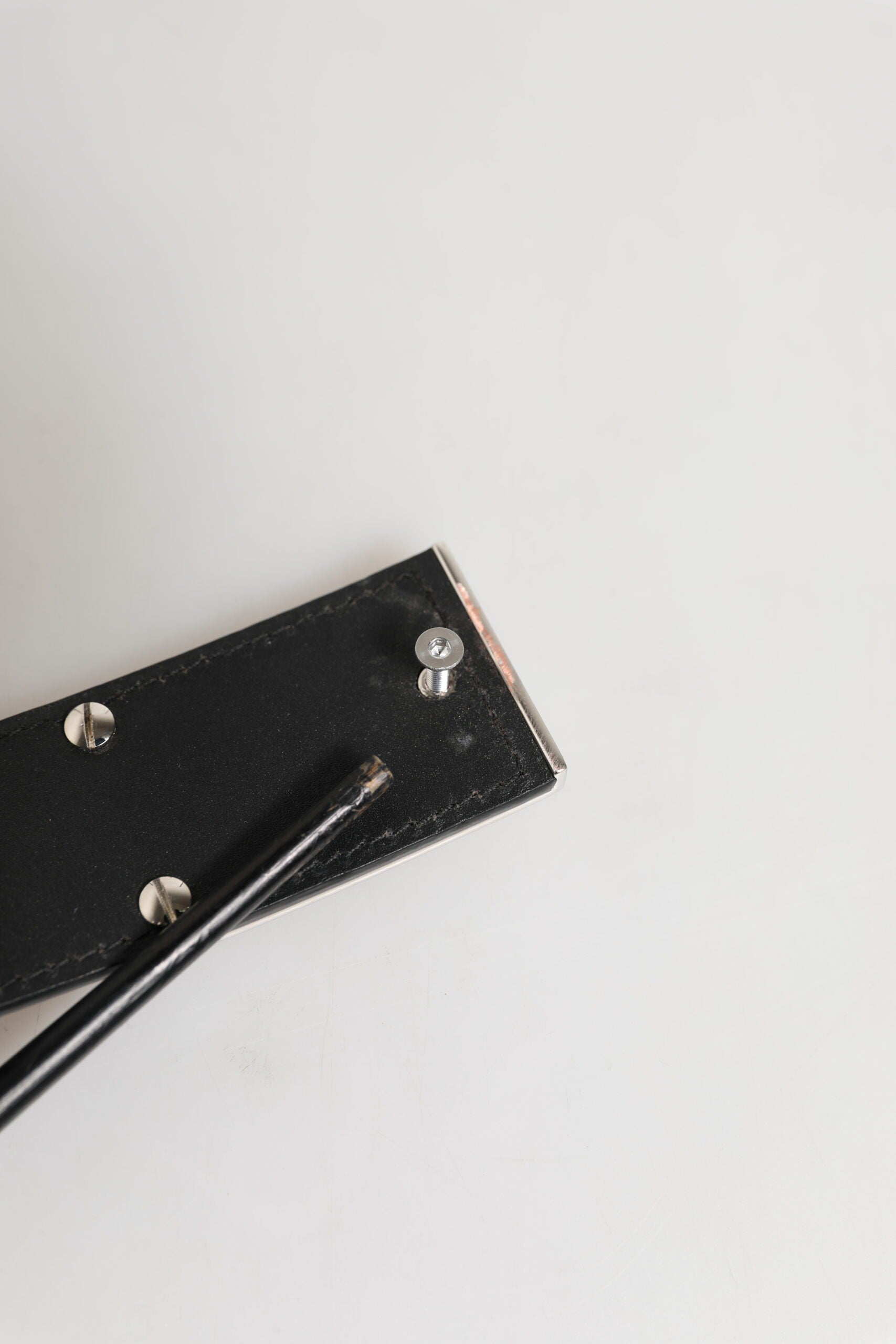 Black Leather Classic Metal Logo Buckle Belt